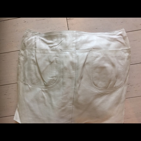AJ-Armani Jeans eggshell Leather Mini Skirt - Picture 7 of 8